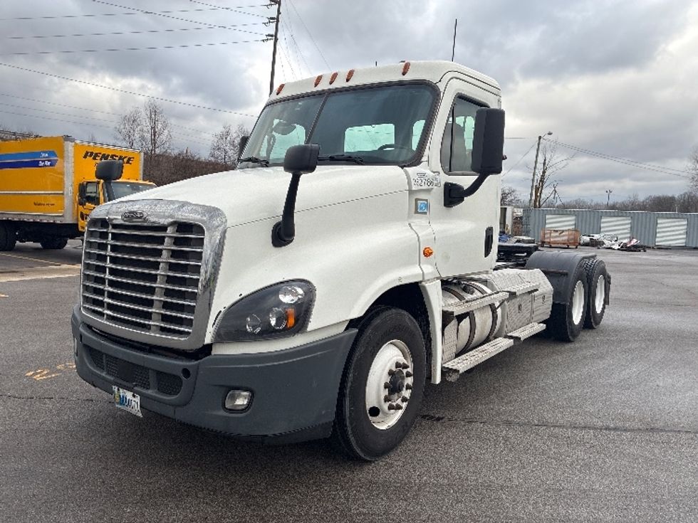 Day Cab Tractor-Heavy Duty Tractors-Freightliner-2020-Cascadia 12564ST-South Bend-IN-668,020\n\t\tmiles-$ 30,250 - Image 3