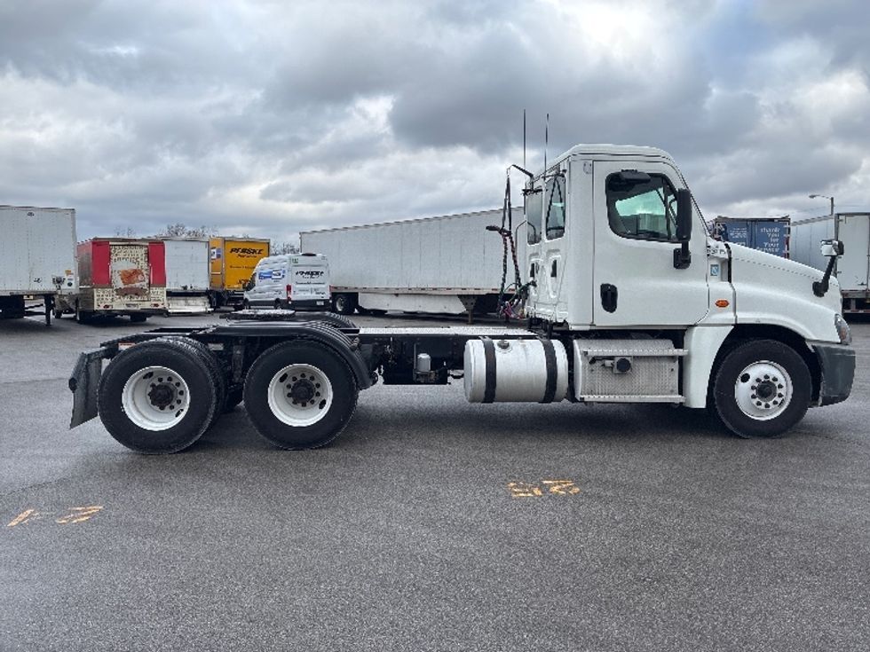 Day Cab Tractor-Heavy Duty Tractors-Freightliner-2020-Cascadia 12564ST-South Bend-IN-668,020\n\t\tmiles-$ 30,250 - Image 8
