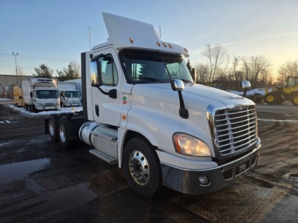 Day Cab Tractor-Heavy Duty Tractors-Freightliner-2020-Cascadia 12564ST-South Portland-ME-337,323\n\t\tmiles-$ 36,000 - Image 1