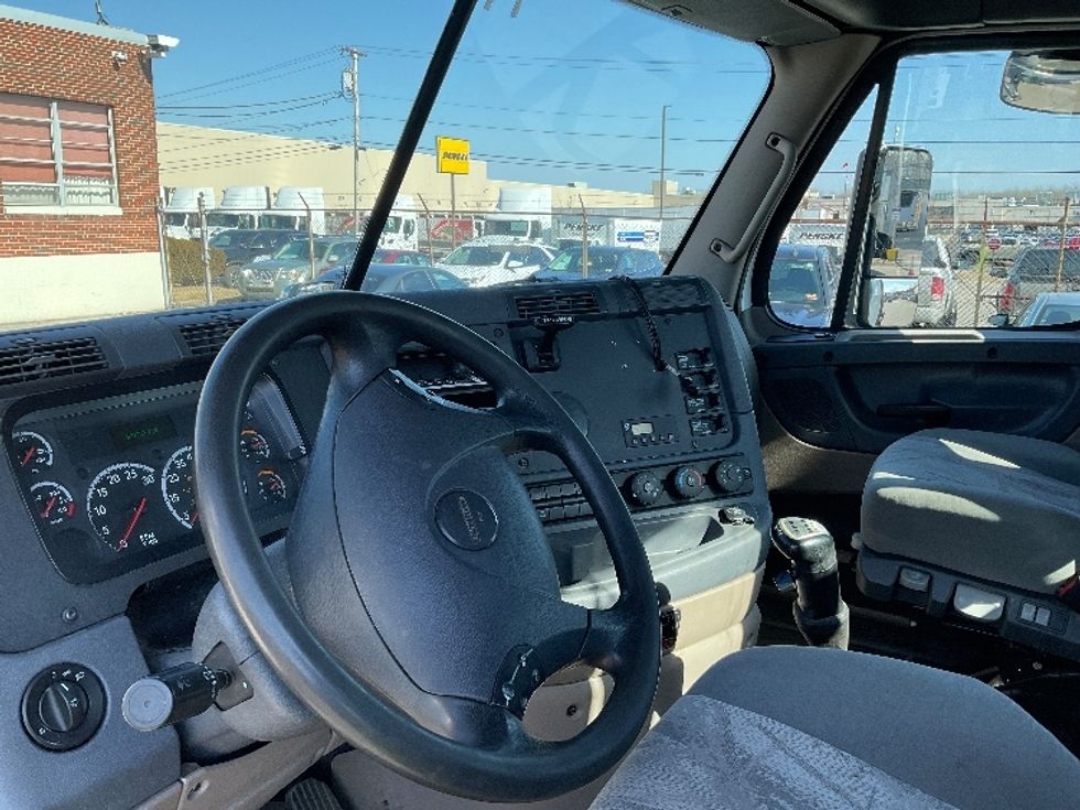 Day Cab Tractor-Heavy Duty Tractors-Freightliner-2020-Cascadia 12564ST-South Portland-ME-337,323\n\t\tmiles-$ 36,000 - Image 10