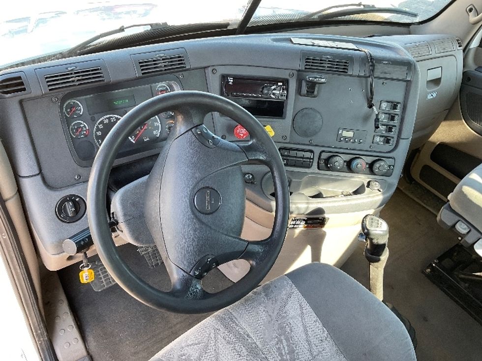 Day Cab Tractor-Heavy Duty Tractors-Freightliner-2020-Cascadia 12564ST-South Portland-ME-337,323\n\t\tmiles-$ 36,000 - Image 11