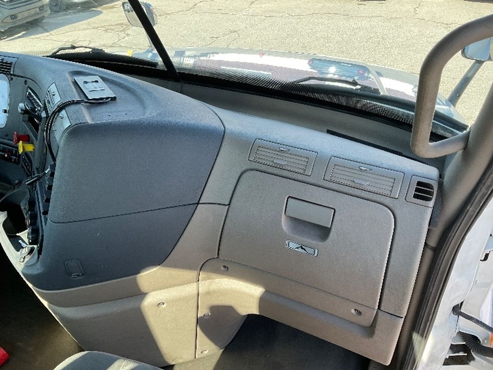 Day Cab Tractor-Heavy Duty Tractors-Freightliner-2020-Cascadia 12564ST-South Portland-ME-337,323\n\t\tmiles-$ 36,000 - Image 13