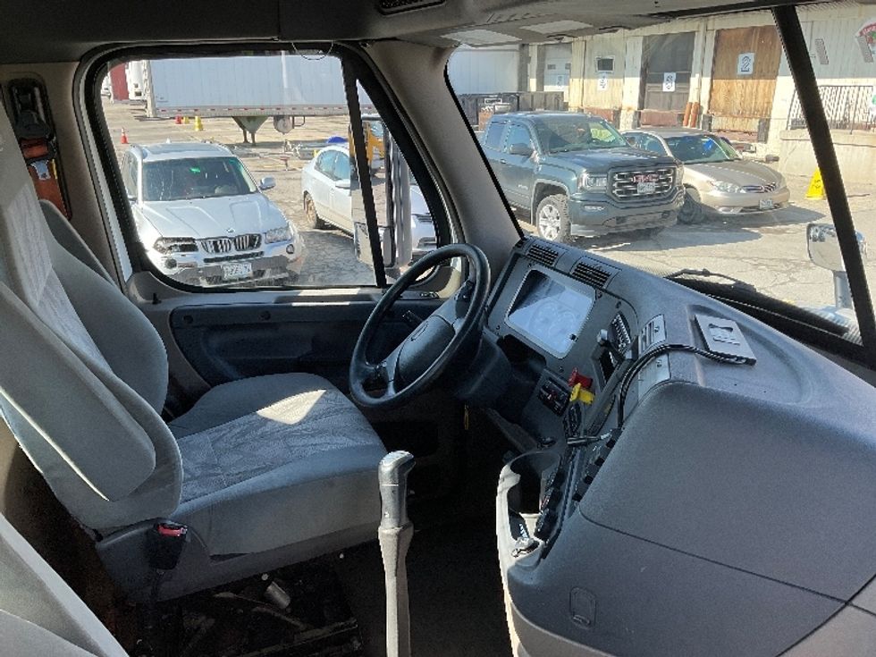 Day Cab Tractor-Heavy Duty Tractors-Freightliner-2020-Cascadia 12564ST-South Portland-ME-337,323\n\t\tmiles-$ 36,000 - Image 14