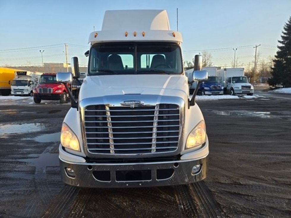 Day Cab Tractor-Heavy Duty Tractors-Freightliner-2020-Cascadia 12564ST-South Portland-ME-337,323\n\t\tmiles-$ 36,000 - Image 2