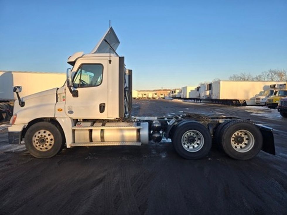 Day Cab Tractor-Heavy Duty Tractors-Freightliner-2020-Cascadia 12564ST-South Portland-ME-337,323\n\t\tmiles-$ 36,000 - Image 4