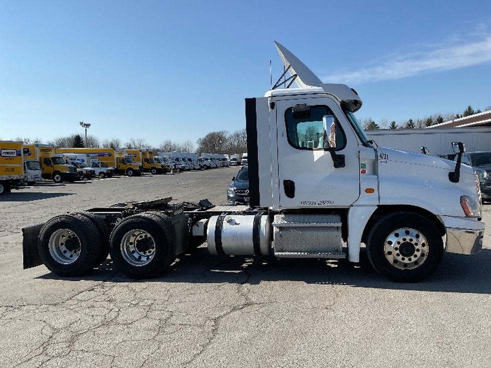 Day Cab Tractor-Heavy Duty Tractors-Freightliner-2020-Cascadia 12564ST-South Portland-ME-337,323\n\t\tmiles-$ 36,000 - Image 8