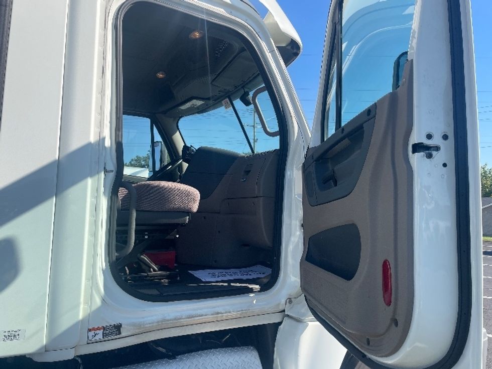 Day Cab Tractor-Heavy Duty Tractors-Freightliner-2020-Cascadia 12564ST-Spartanburg-SC-347,662\n\t\tmiles-$ 50,250 - Image 12