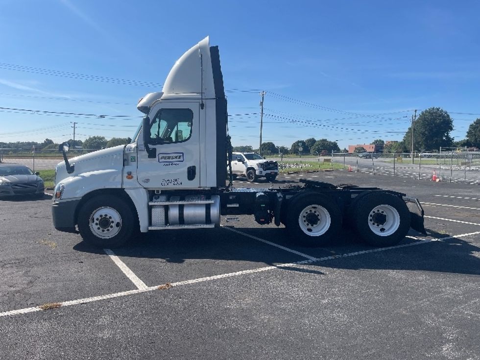 Day Cab Tractor-Heavy Duty Tractors-Freightliner-2020-Cascadia 12564ST-Spartanburg-SC-347,662\n\t\tmiles-$ 50,250 - Image 4