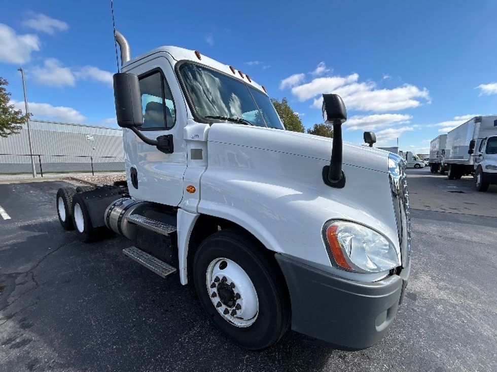 Day Cab Tractor-Heavy Duty Tractors-Freightliner-2020-Cascadia 12564ST-Springfield-MO-147,650\n\t\tmiles-$ 57,750 - Image 1