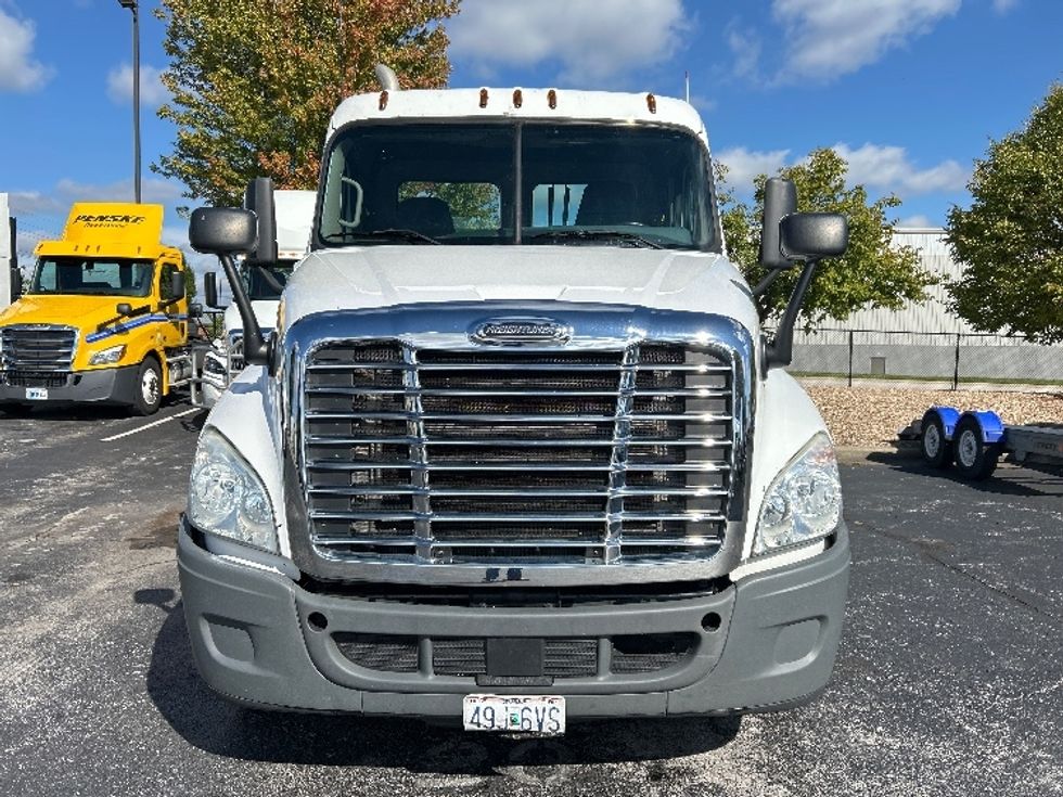 Day Cab Tractor-Heavy Duty Tractors-Freightliner-2020-Cascadia 12564ST-Springfield-MO-147,650\n\t\tmiles-$ 57,750 - Image 2