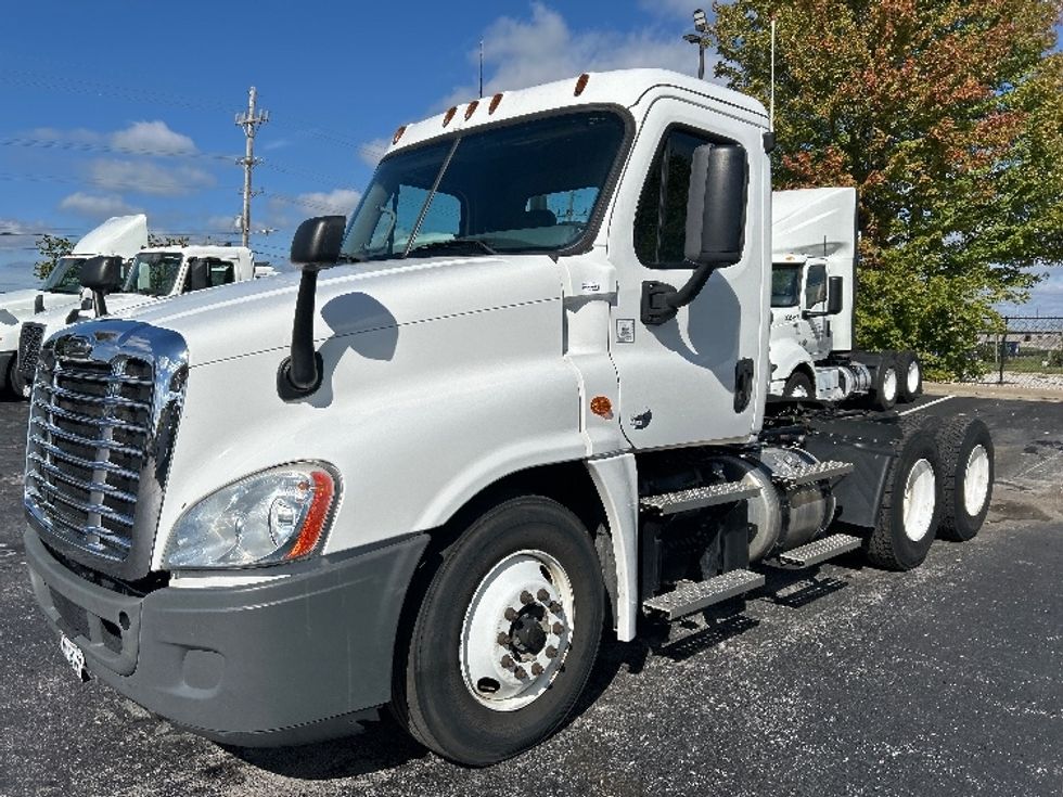 Day Cab Tractor-Heavy Duty Tractors-Freightliner-2020-Cascadia 12564ST-Springfield-MO-147,650\n\t\tmiles-$ 57,750 - Image 3