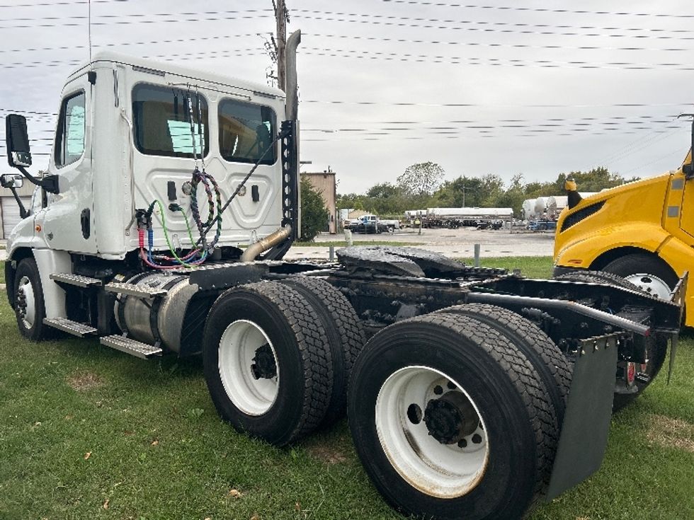 Day Cab Tractor-Heavy Duty Tractors-Freightliner-2020-Cascadia 12564ST-Springfield-MO-147,650\n\t\tmiles-$ 57,750 - Image 5