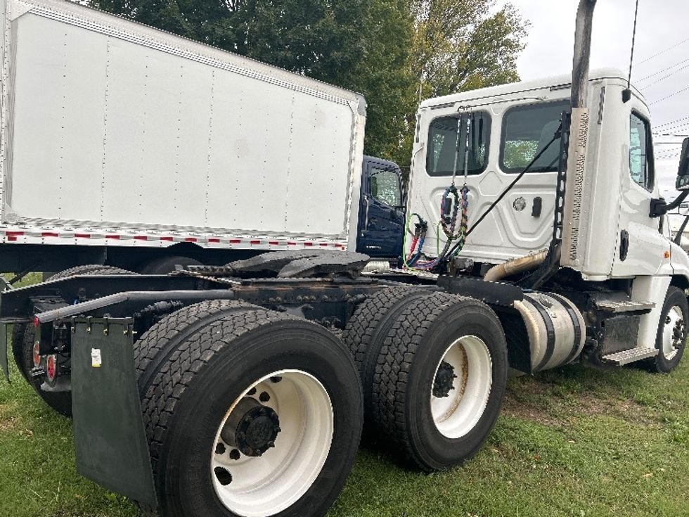 Day Cab Tractor-Heavy Duty Tractors-Freightliner-2020-Cascadia 12564ST-Springfield-MO-147,650\n\t\tmiles-$ 57,750 - Image 7