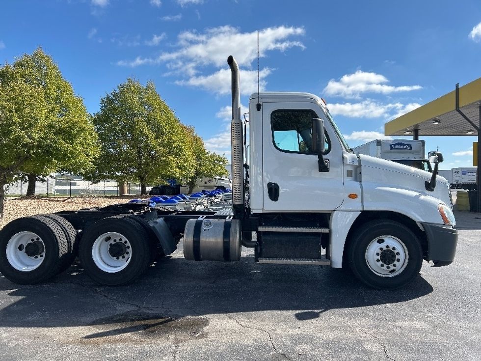 Day Cab Tractor-Heavy Duty Tractors-Freightliner-2020-Cascadia 12564ST-Springfield-MO-147,650\n\t\tmiles-$ 57,750 - Image 8