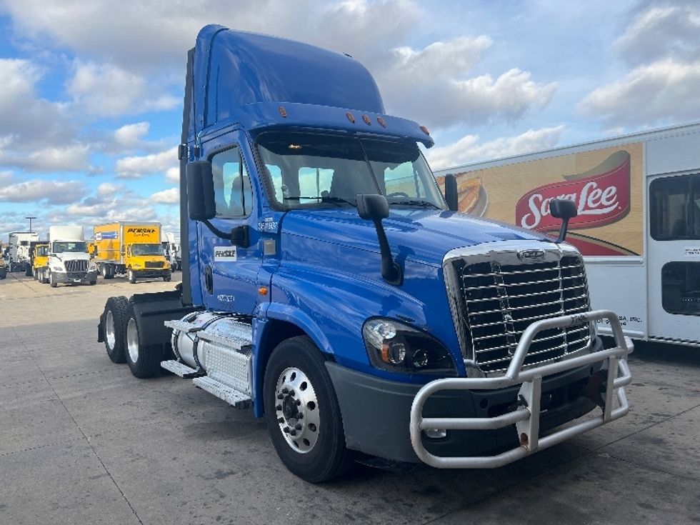 Day Cab Tractor-Heavy Duty Tractors-Freightliner-2020-Cascadia 12564ST-Sturtevant-WI-283,720\n\t\tmiles-$ 69,500 - Image 1