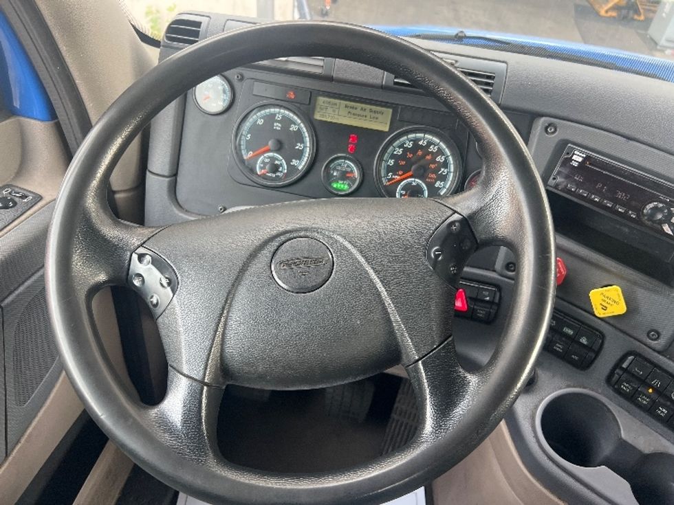 Day Cab Tractor-Heavy Duty Tractors-Freightliner-2020-Cascadia 12564ST-Sturtevant-WI-283,720\n\t\tmiles-$ 69,500 - Image 11