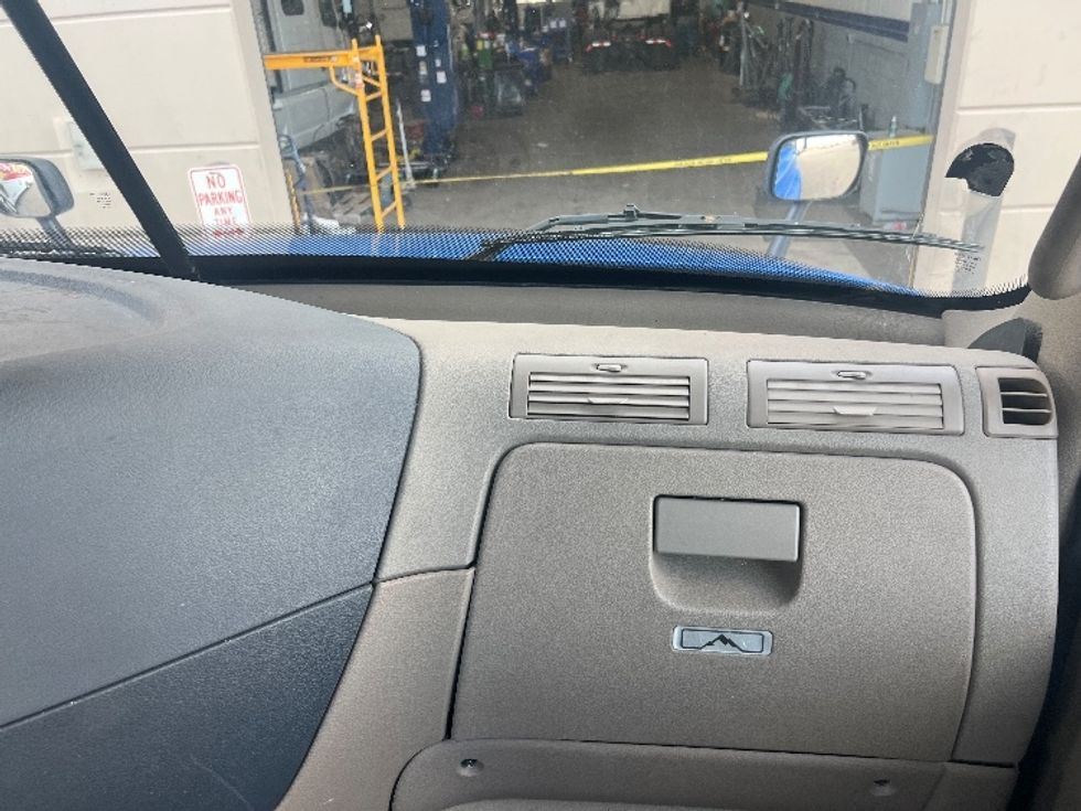 Day Cab Tractor-Heavy Duty Tractors-Freightliner-2020-Cascadia 12564ST-Sturtevant-WI-283,720\n\t\tmiles-$ 69,500 - Image 13