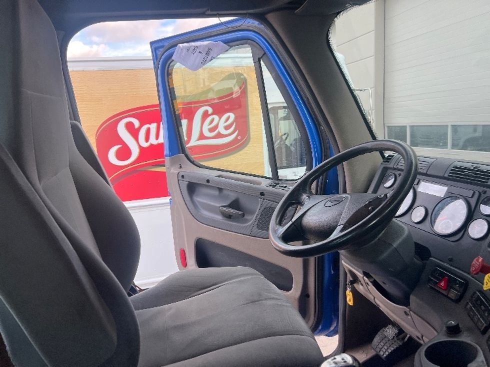 Day Cab Tractor-Heavy Duty Tractors-Freightliner-2020-Cascadia 12564ST-Sturtevant-WI-283,720\n\t\tmiles-$ 69,500 - Image 14