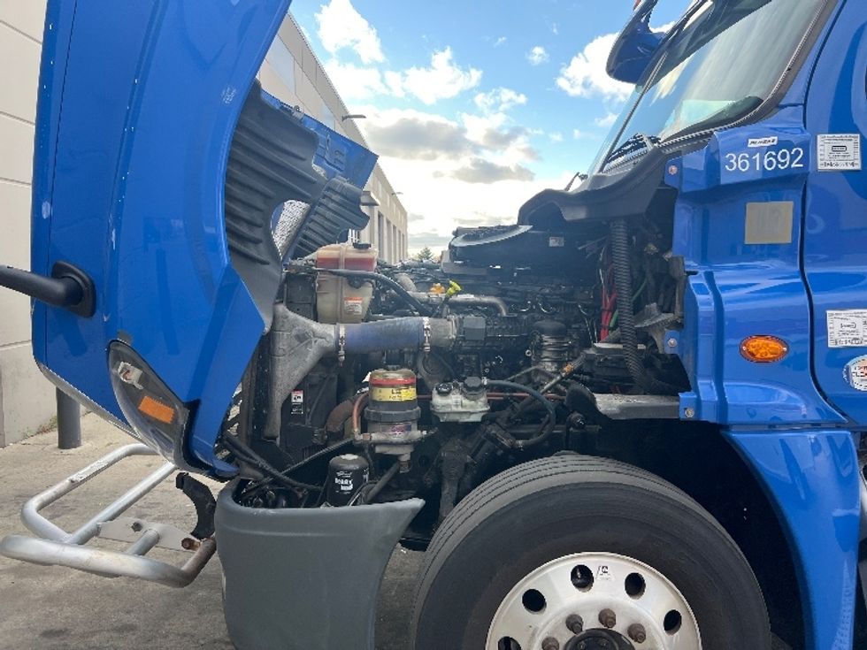 Day Cab Tractor-Heavy Duty Tractors-Freightliner-2020-Cascadia 12564ST-Sturtevant-WI-283,720\n\t\tmiles-$ 69,500 - Image 16