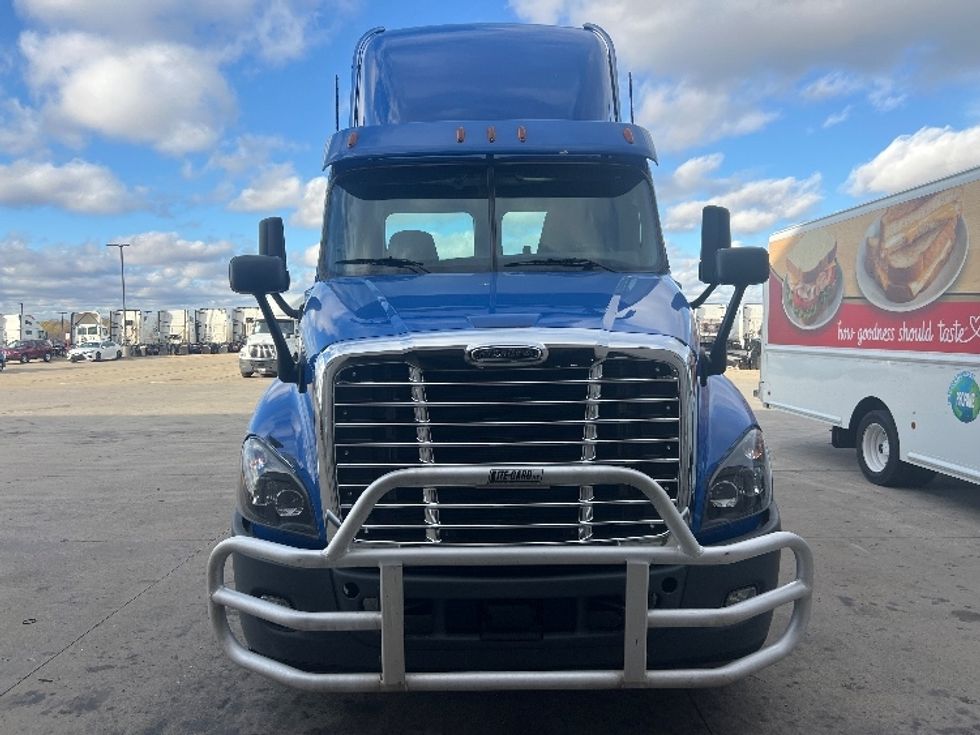 Day Cab Tractor-Heavy Duty Tractors-Freightliner-2020-Cascadia 12564ST-Sturtevant-WI-283,720\n\t\tmiles-$ 69,500 - Image 2