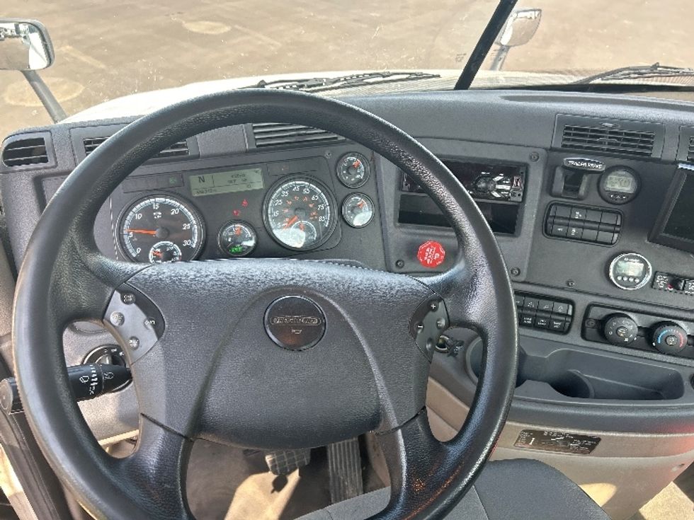 Day Cab Tractor-Heavy Duty Tractors-Freightliner-2020-Cascadia 12564ST-Sturtevant-WI-438,967\n\t\tmiles-$ 40,250 - Image 11