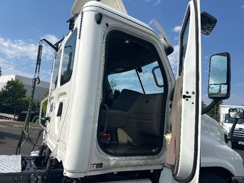 Day Cab Tractor-Heavy Duty Tractors-Freightliner-2020-Cascadia 12564ST-Sturtevant-WI-438,967\n\t\tmiles-$ 40,250 - Image 12