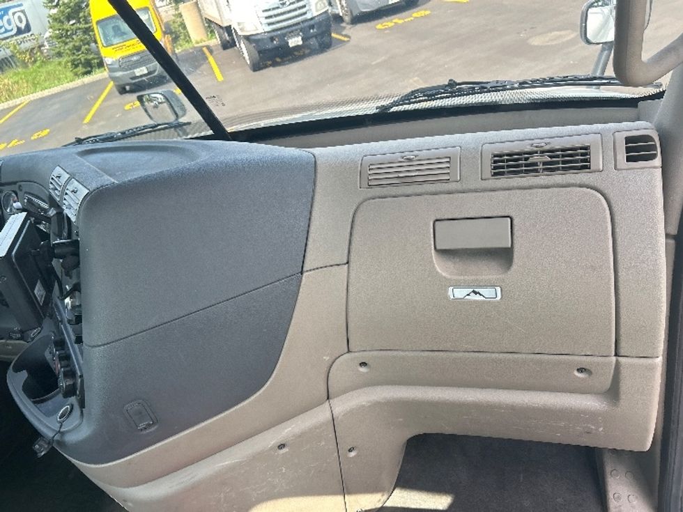 Day Cab Tractor-Heavy Duty Tractors-Freightliner-2020-Cascadia 12564ST-Sturtevant-WI-438,967\n\t\tmiles-$ 40,250 - Image 13