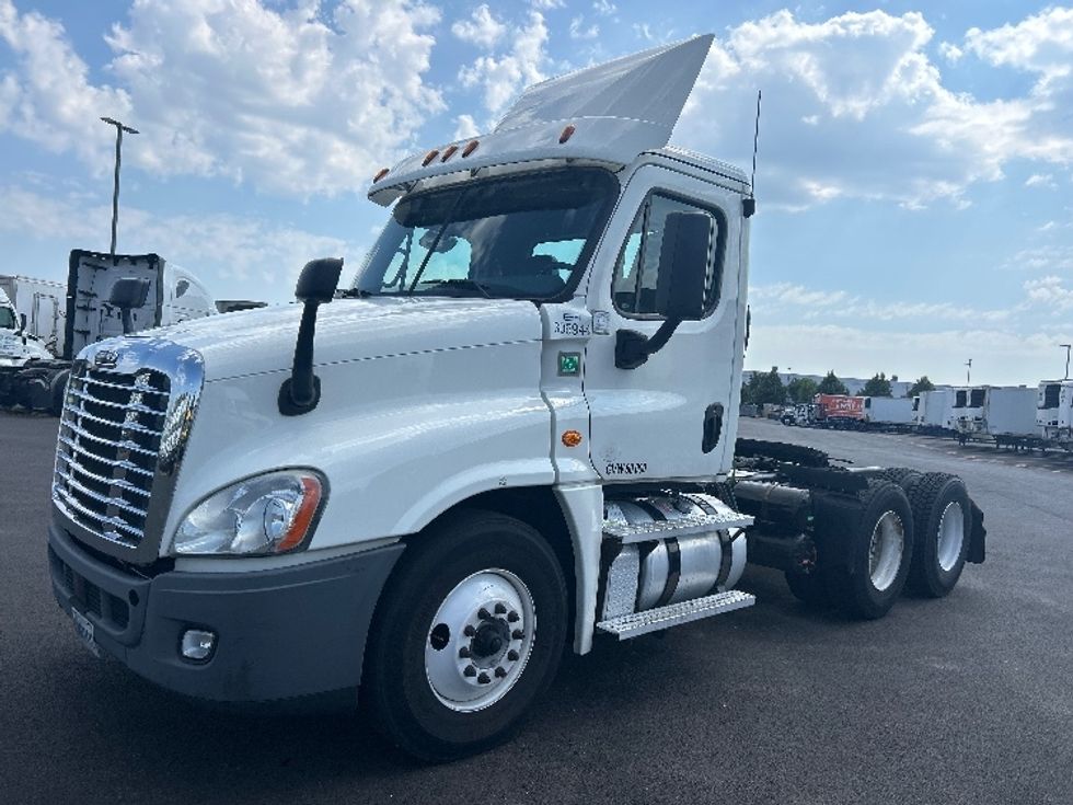 Day Cab Tractor-Heavy Duty Tractors-Freightliner-2020-Cascadia 12564ST-Sturtevant-WI-438,967\n\t\tmiles-$ 40,250 - Image 3