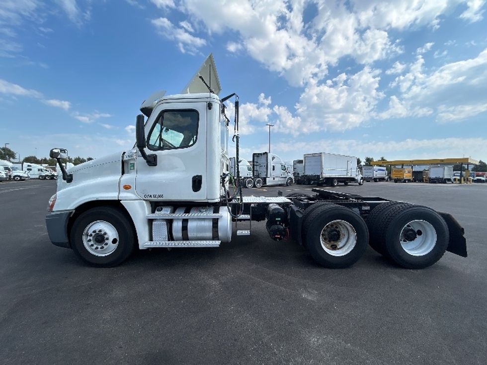 Day Cab Tractor-Heavy Duty Tractors-Freightliner-2020-Cascadia 12564ST-Sturtevant-WI-438,967\n\t\tmiles-$ 40,250 - Image 4