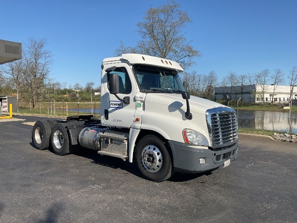 Day Cab Tractor-Heavy Duty Tractors-Freightliner-2020-Cascadia 12564ST-Swedesboro-NJ-146,473\n\t\tmiles-$ 57,000 - Image 1