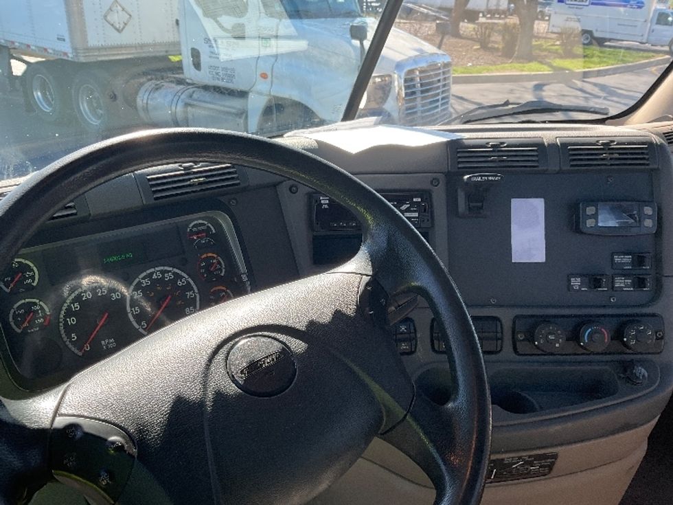 Day Cab Tractor-Heavy Duty Tractors-Freightliner-2020-Cascadia 12564ST-Swedesboro-NJ-146,473\n\t\tmiles-$ 57,000 - Image 11