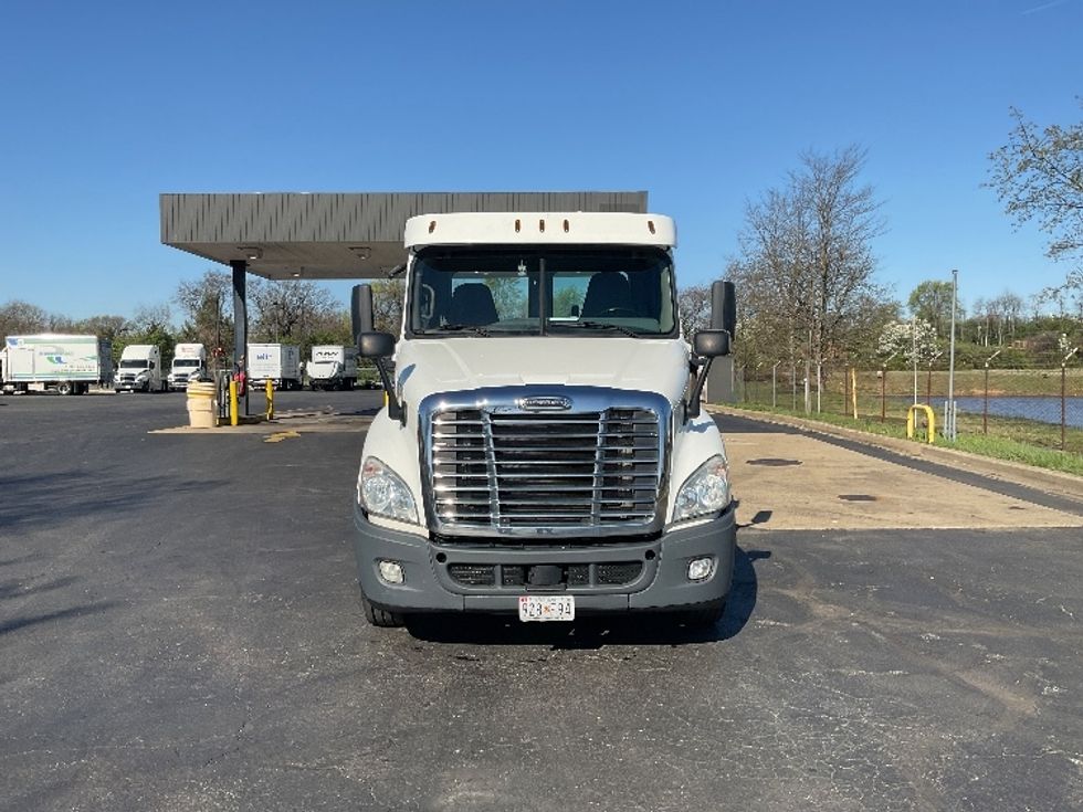 Day Cab Tractor-Heavy Duty Tractors-Freightliner-2020-Cascadia 12564ST-Swedesboro-NJ-146,473\n\t\tmiles-$ 57,000 - Image 2