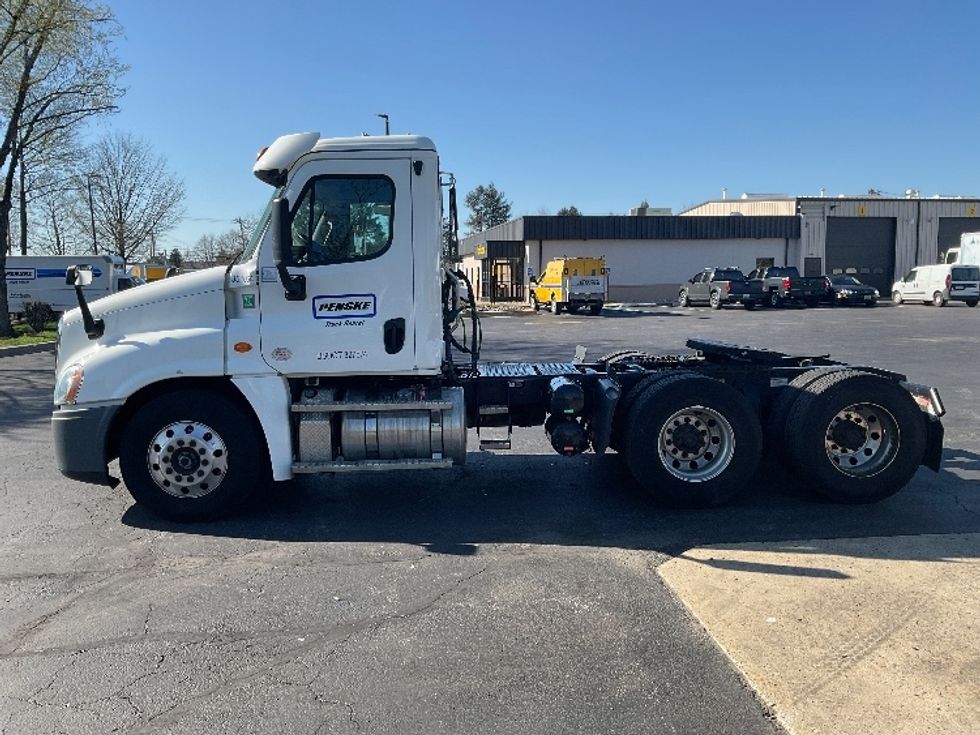 Day Cab Tractor-Heavy Duty Tractors-Freightliner-2020-Cascadia 12564ST-Swedesboro-NJ-146,473\n\t\tmiles-$ 57,000 - Image 4