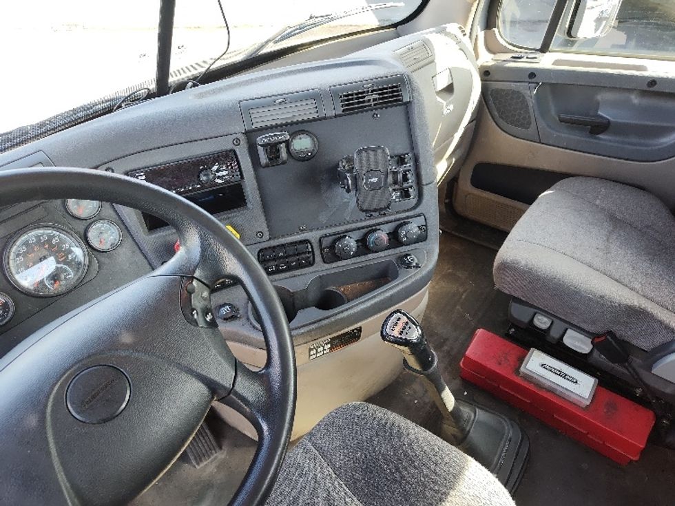 Day Cab Tractor-Heavy Duty Tractors-Freightliner-2020-Cascadia 12564ST-Tacoma-WA-203,587\n\t\tmiles-$ 53,000 - Image 10