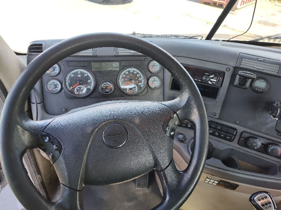 Day Cab Tractor-Heavy Duty Tractors-Freightliner-2020-Cascadia 12564ST-Tacoma-WA-203,587\n\t\tmiles-$ 53,000 - Image 11