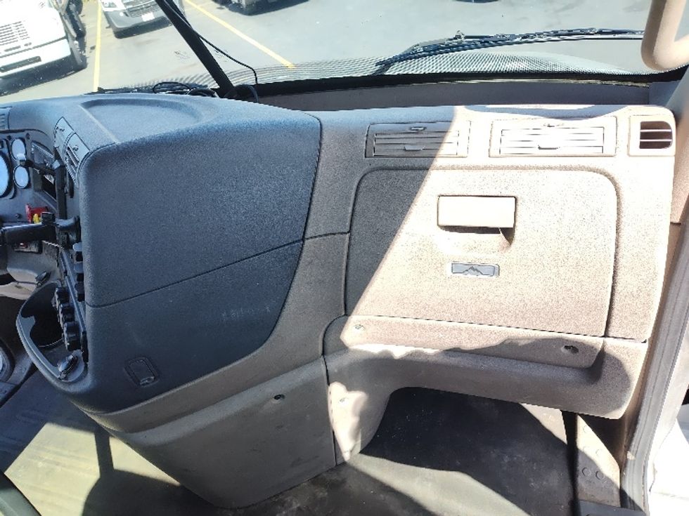 Day Cab Tractor-Heavy Duty Tractors-Freightliner-2020-Cascadia 12564ST-Tacoma-WA-203,587\n\t\tmiles-$ 53,000 - Image 13