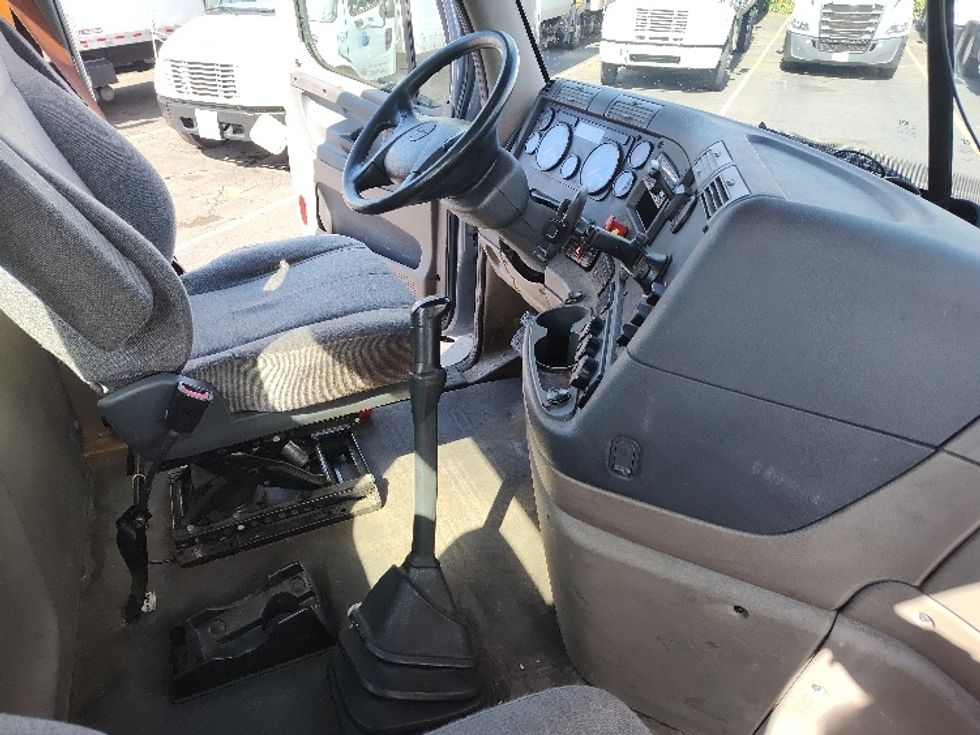 Day Cab Tractor-Heavy Duty Tractors-Freightliner-2020-Cascadia 12564ST-Tacoma-WA-203,587\n\t\tmiles-$ 53,000 - Image 14