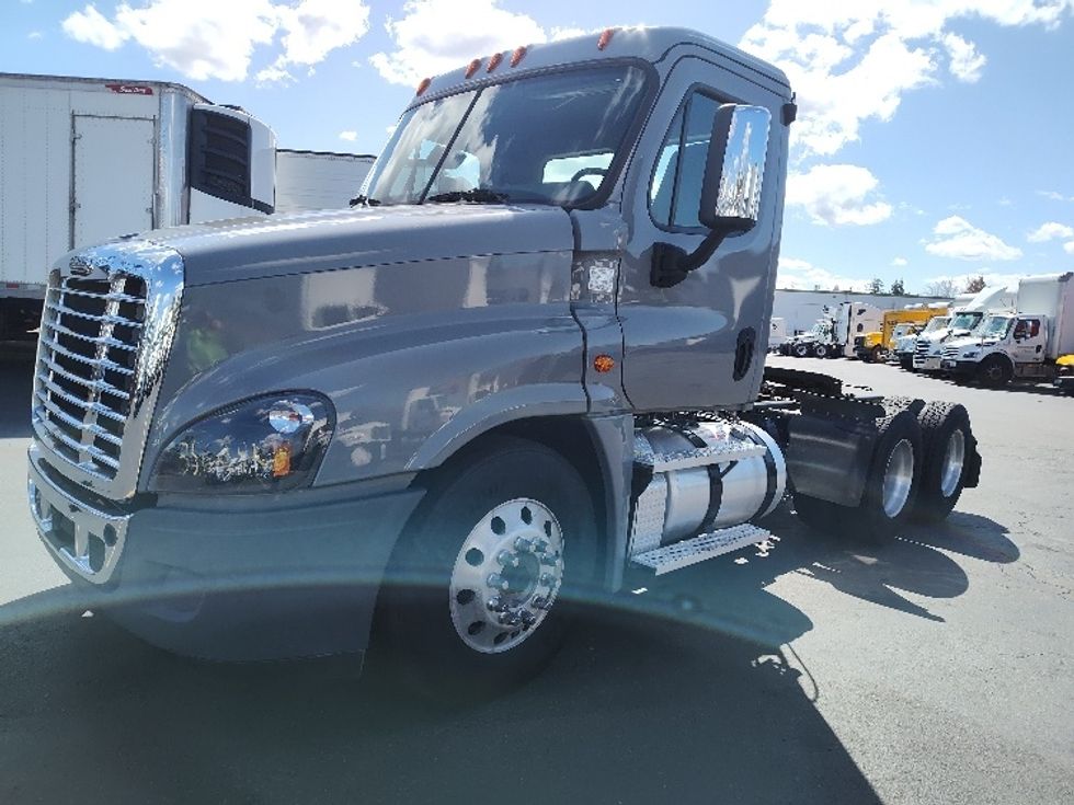 Day Cab Tractor-Heavy Duty Tractors-Freightliner-2020-Cascadia 12564ST-Tacoma-WA-203,587\n\t\tmiles-$ 53,000 - Image 3