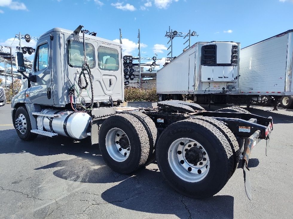 Day Cab Tractor-Heavy Duty Tractors-Freightliner-2020-Cascadia 12564ST-Tacoma-WA-203,587\n\t\tmiles-$ 53,000 - Image 5