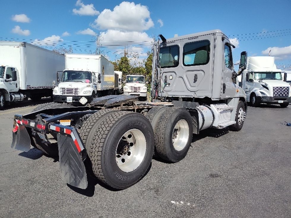 Day Cab Tractor-Heavy Duty Tractors-Freightliner-2020-Cascadia 12564ST-Tacoma-WA-203,587\n\t\tmiles-$ 53,000 - Image 7