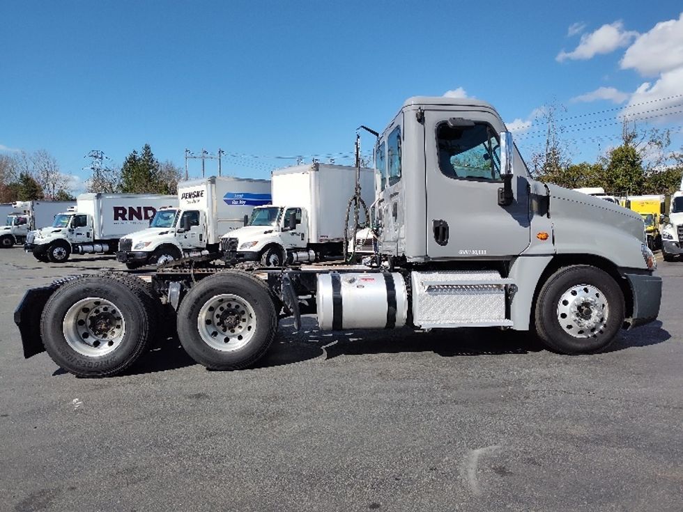 Day Cab Tractor-Heavy Duty Tractors-Freightliner-2020-Cascadia 12564ST-Tacoma-WA-203,587\n\t\tmiles-$ 53,000 - Image 8