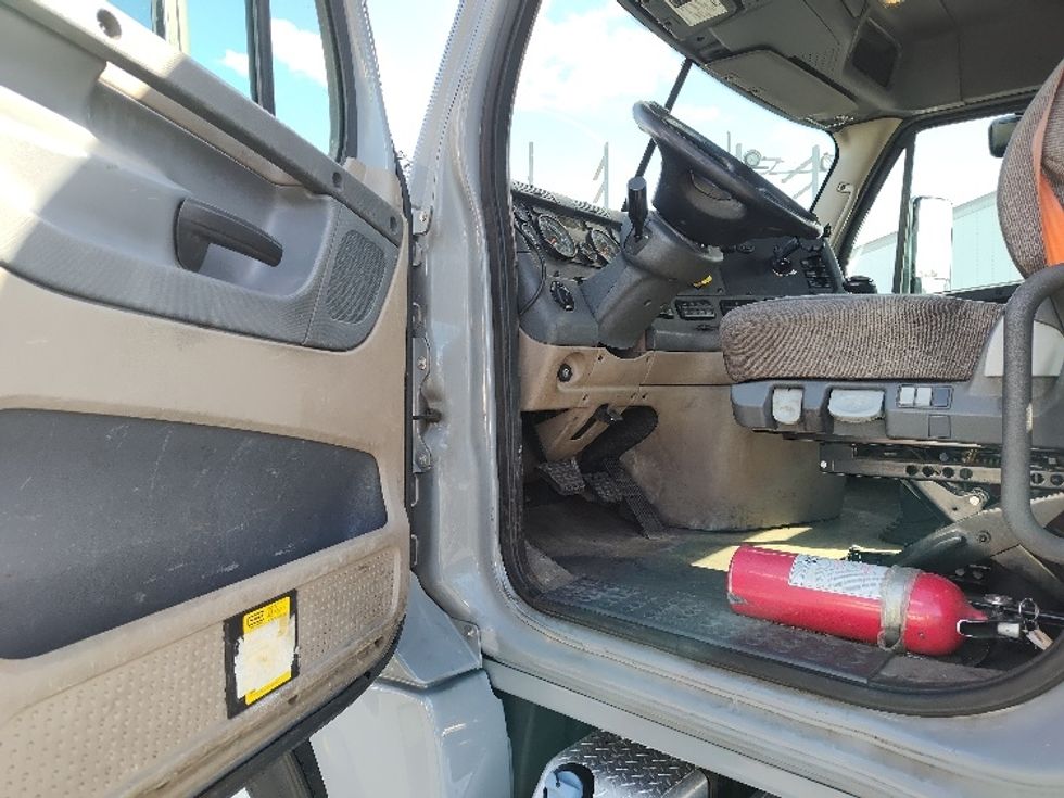 Day Cab Tractor-Heavy Duty Tractors-Freightliner-2020-Cascadia 12564ST-Tacoma-WA-203,587\n\t\tmiles-$ 53,000 - Image 9