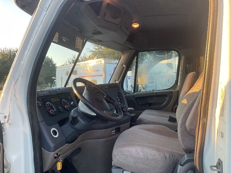 Day Cab Tractor-Heavy Duty Tractors-Freightliner-2020-Cascadia 12564ST-Tampa-FL-280,858\n\t\tmiles-$ 48,750 - Image 10