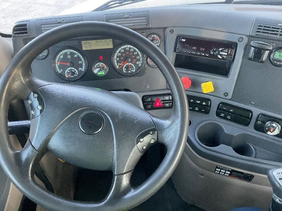 Day Cab Tractor-Heavy Duty Tractors-Freightliner-2020-Cascadia 12564ST-Tampa-FL-280,858\n\t\tmiles-$ 48,750 - Image 11