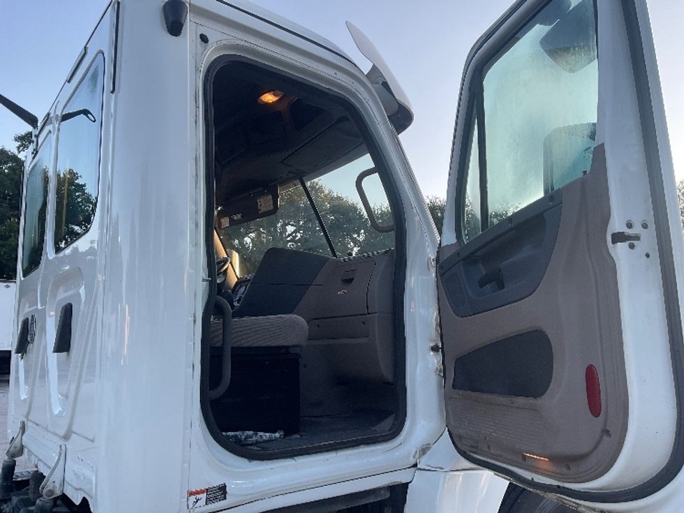 Day Cab Tractor-Heavy Duty Tractors-Freightliner-2020-Cascadia 12564ST-Tampa-FL-280,858\n\t\tmiles-$ 48,750 - Image 12