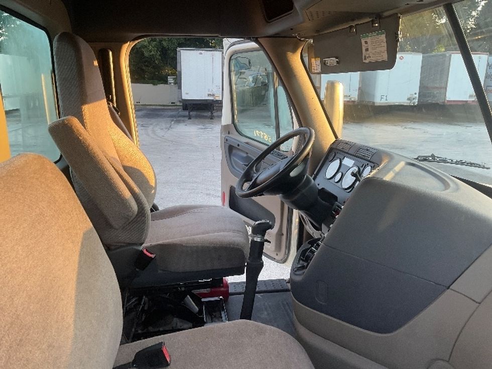 Day Cab Tractor-Heavy Duty Tractors-Freightliner-2020-Cascadia 12564ST-Tampa-FL-280,858\n\t\tmiles-$ 48,750 - Image 14