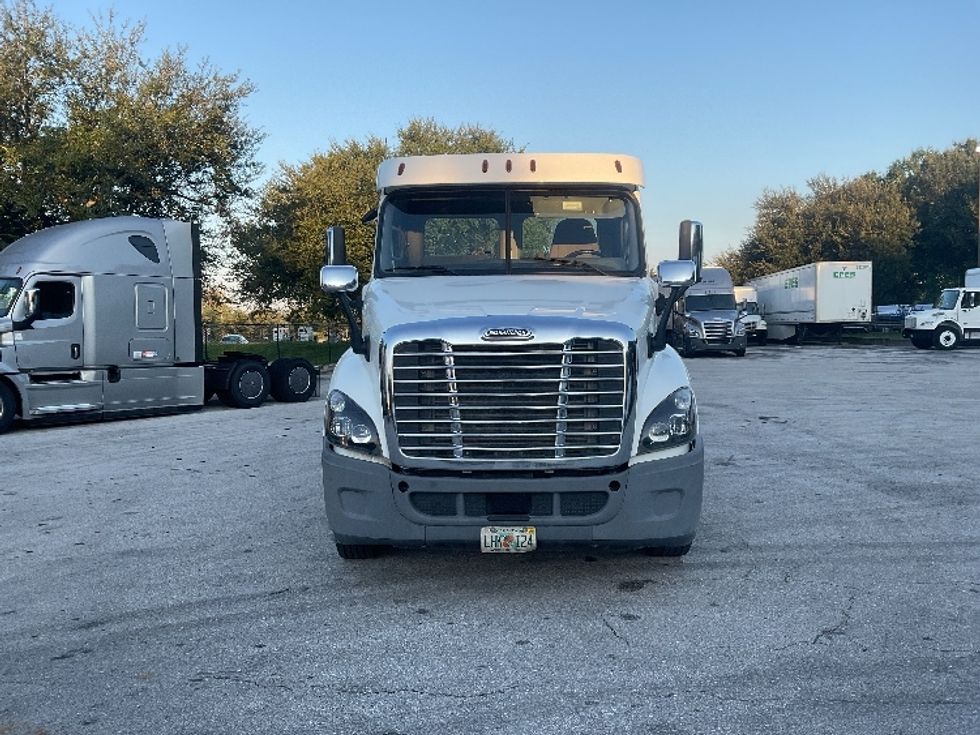 Day Cab Tractor-Heavy Duty Tractors-Freightliner-2020-Cascadia 12564ST-Tampa-FL-280,858\n\t\tmiles-$ 48,750 - Image 2