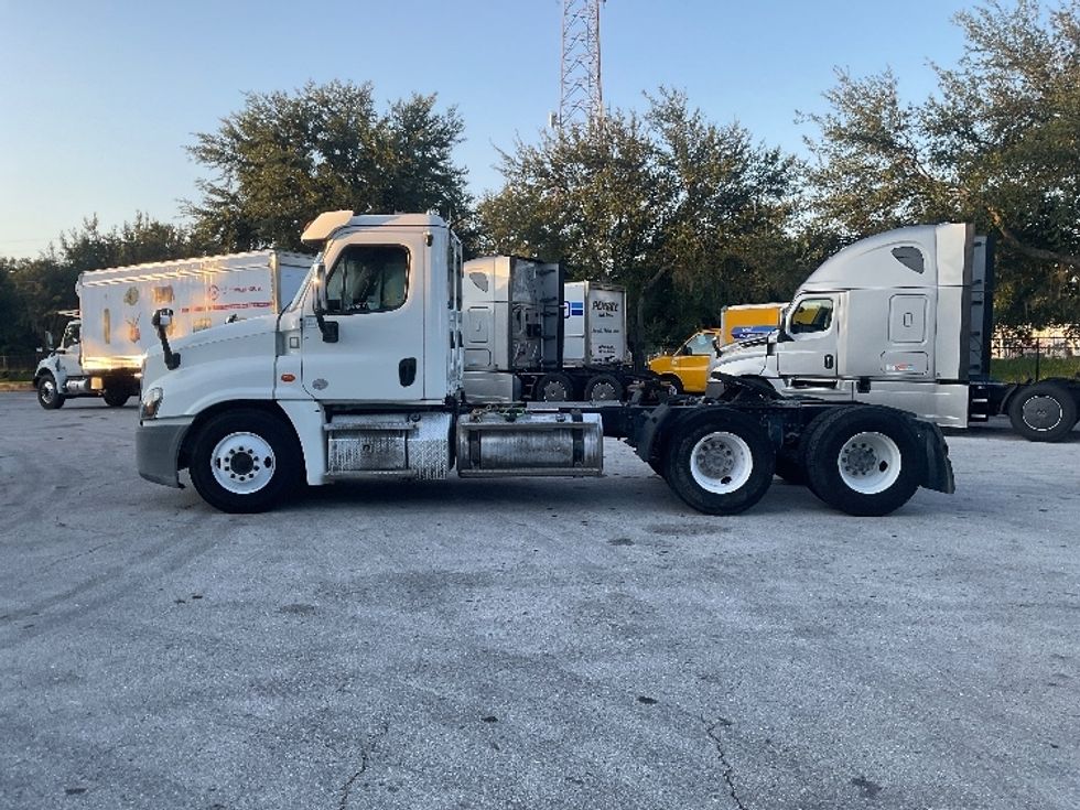 Day Cab Tractor-Heavy Duty Tractors-Freightliner-2020-Cascadia 12564ST-Tampa-FL-280,858\n\t\tmiles-$ 48,750 - Image 4