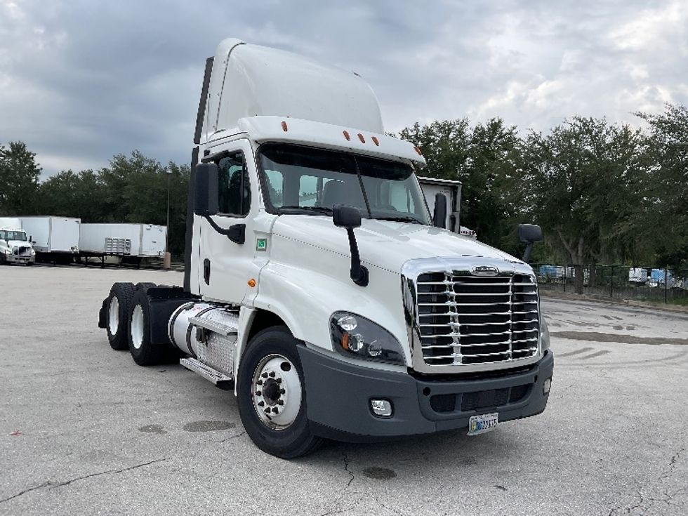 Day Cab Tractor-Heavy Duty Tractors-Freightliner-2020-Cascadia 12564ST-Tampa-FL-326,693\n\t\tmiles-$ 51,250 - Image 1