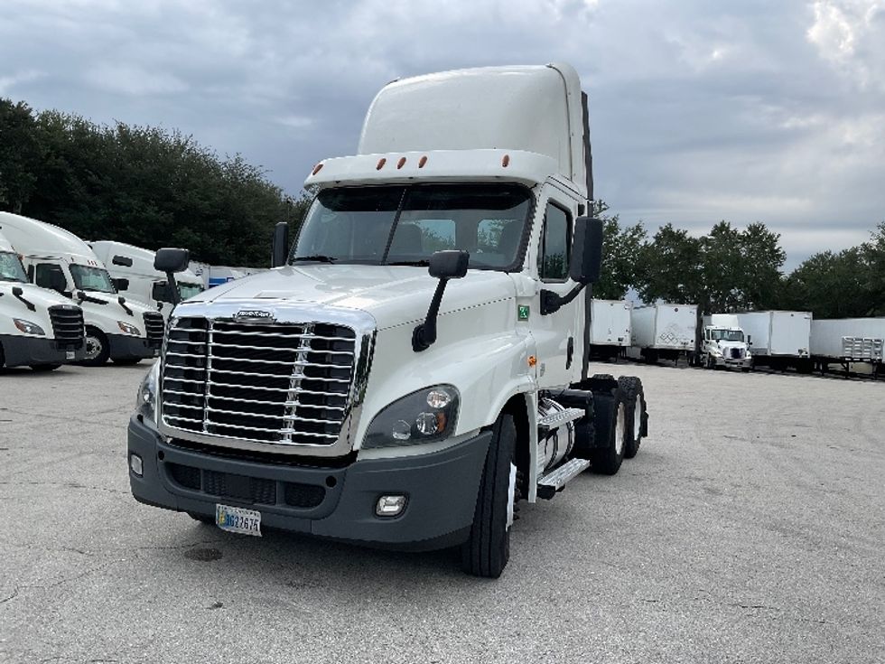 Day Cab Tractor-Heavy Duty Tractors-Freightliner-2020-Cascadia 12564ST-Tampa-FL-326,693\n\t\tmiles-$ 51,250 - Image 3